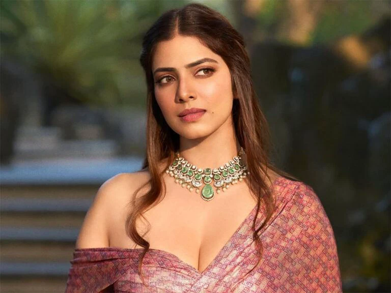 Malavika's Horrifying Experience: "Give Me a Kiss?"