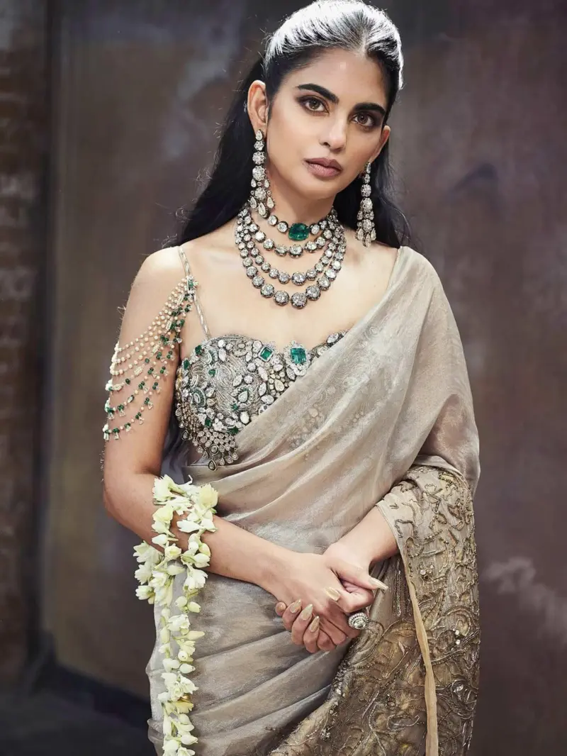 Isha Ambani Wore 1,000 Diamonds To The Met Gala!
