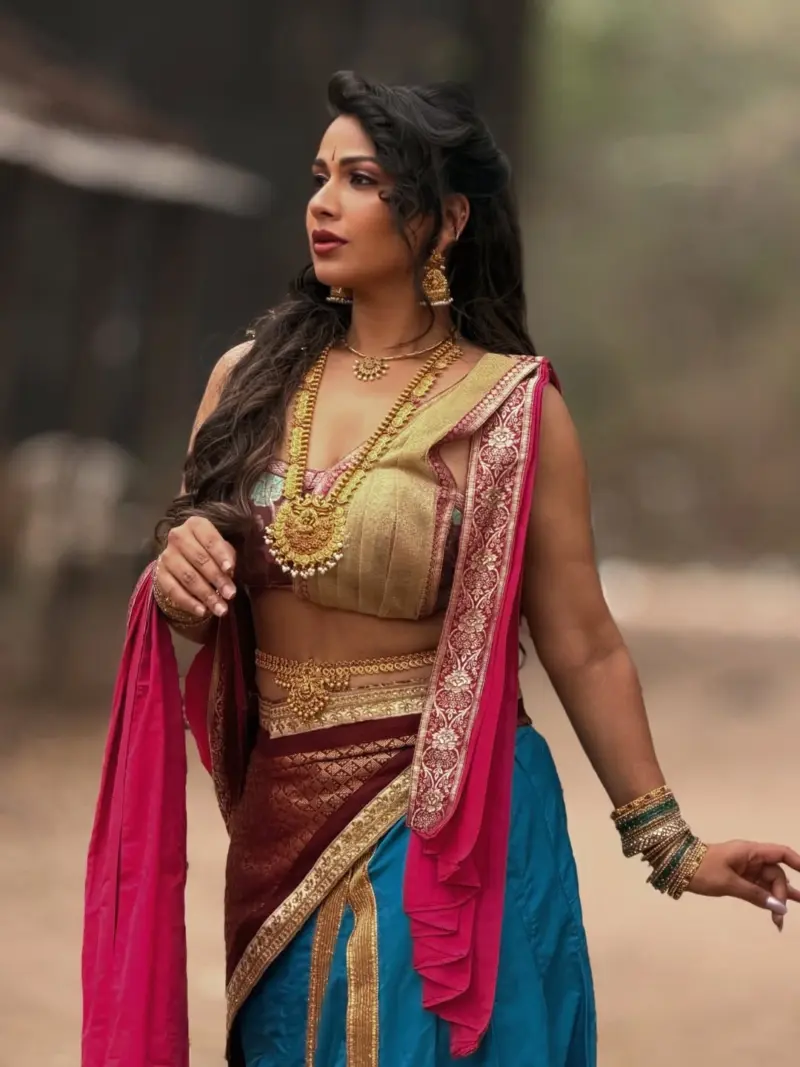 Inaya Sultana : గద్వాల్ సంస్థాన్ మహారాణి!.. ఇనయా సుల్తానా లేటెస్ట్ ఫోటోలు వైరల్‌