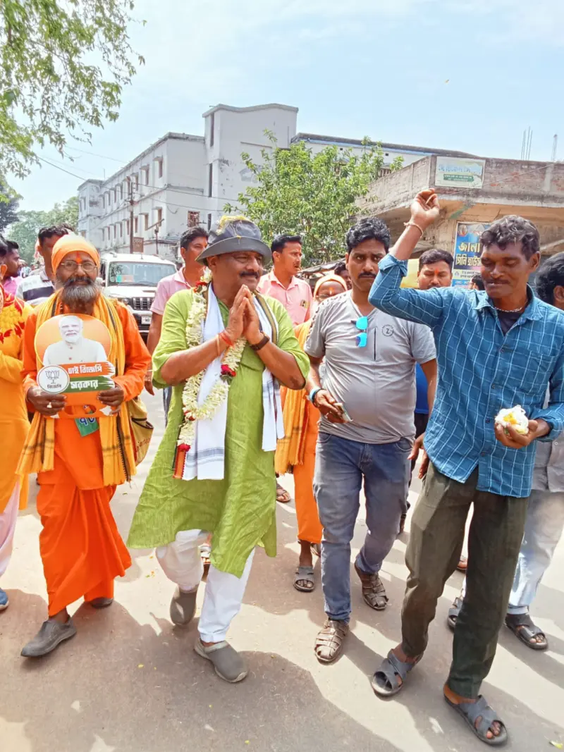 গড়বেতার আগরাতে বিজেপির প্রতিষ্ঠা দিবস পালনের পাশাপাশি ভোট প্রচার বিজেপি প্রার্থীর।