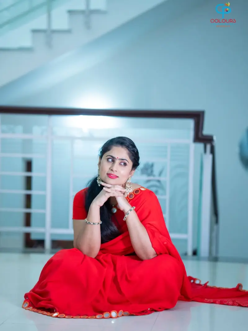 Tejaswini Vygha : ఎరుపు చీరలో దిల్ దోచేస్తున్న దిల్ రాజు భార్య..