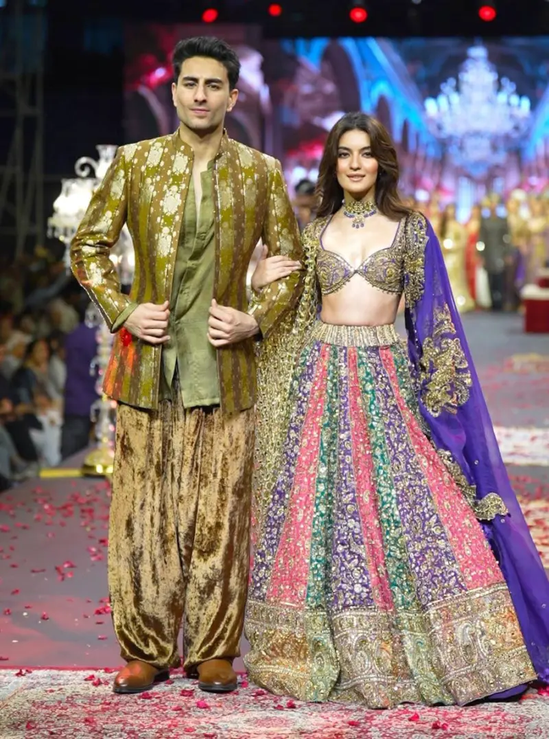 Pratibha, Ibrahim Spotted Hand In Hand!