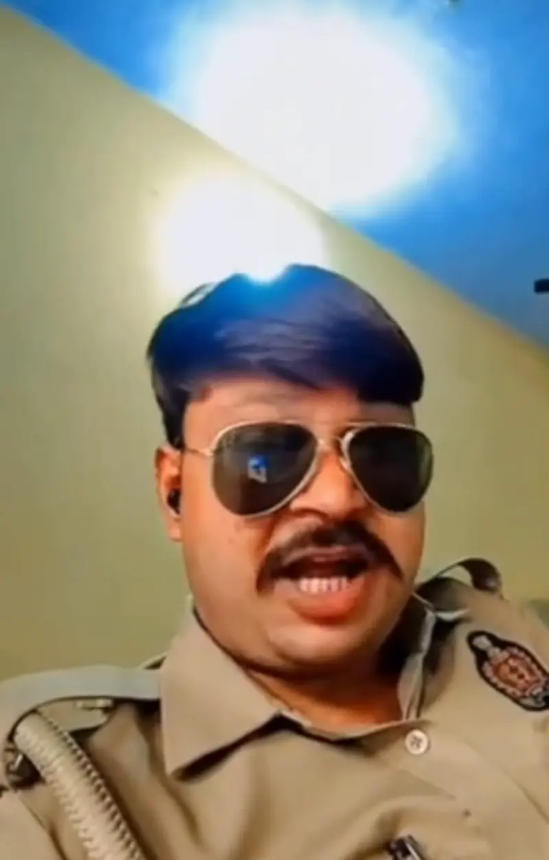 Hathras :  वर्दी पहनकर रील बनाना कांस्टेबल को पड़ा भारी, वीडियो वायरल होने पर जांच शुरू