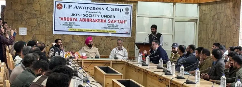 Labour Commissioner chairs concluding session of 'Aarogya Abhiraksha Saptah' at Pulwama