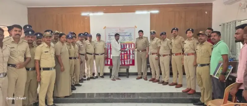 हरवलेले-चोरीस गेलेले मोबाईल अथणी पोलिसांकडून मालकांना परत