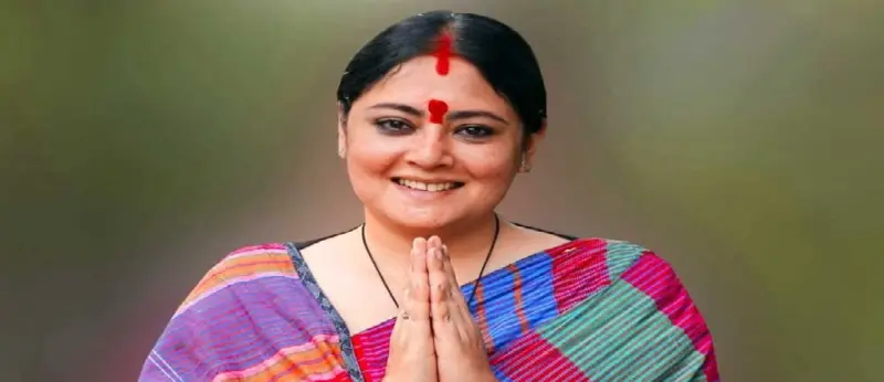 বলিউড তারকাদের ডিজাইনার থেকে সরাসরি মুখ্যমন্ত্রী! অগ্নিমিত্রার হাতেই কি উঠতে চলেছে বাংলার ব্যাটন?