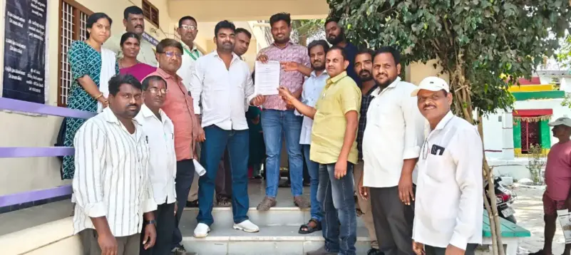 పెండింగ్ సమస్యలపై తహసీల్దార్‌కు వినతిపత్రం అందజేసిన ఉద్యోగ జేఏసీ!