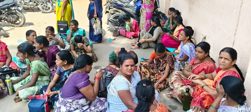 సూపర్వైజర్ల అసభ్య ప్రవర్తన.. తక్షణమే తొలగించాలని సీపీఎం డిమాండ్!