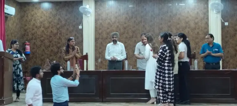 महात्मा ज्योतिबा फुले रुहेलखण्ड विश्वविद्यालय में यूथ पार्लियामेंट कार्यक्रम के उपलक्ष्य में ध्वजारोहण कार्यक्रम का आयोजन