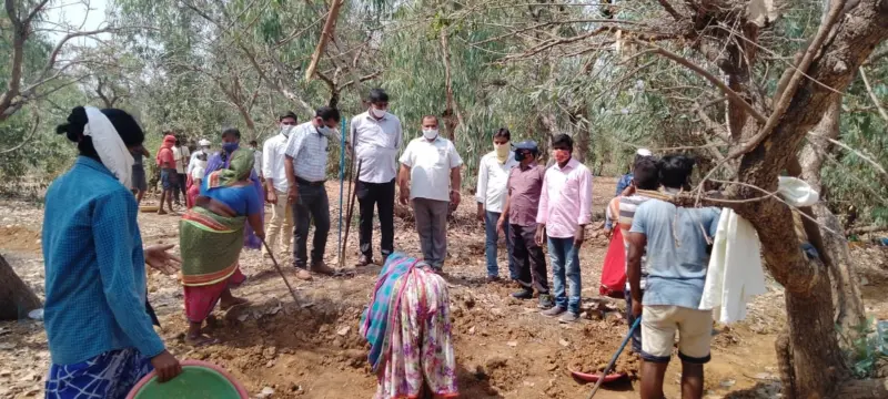 ఉపాధి పనుల్లో నిబంధనలు పాటించాలి : పీడీ