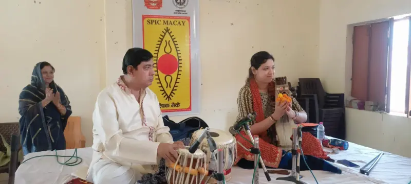 सारंगी की मधुर धुनों से गूंजे बहराइच के विद्यालय, विदुषी गौरी बनर्जी ने श्रोताओं को किया मंत्रमुग्ध