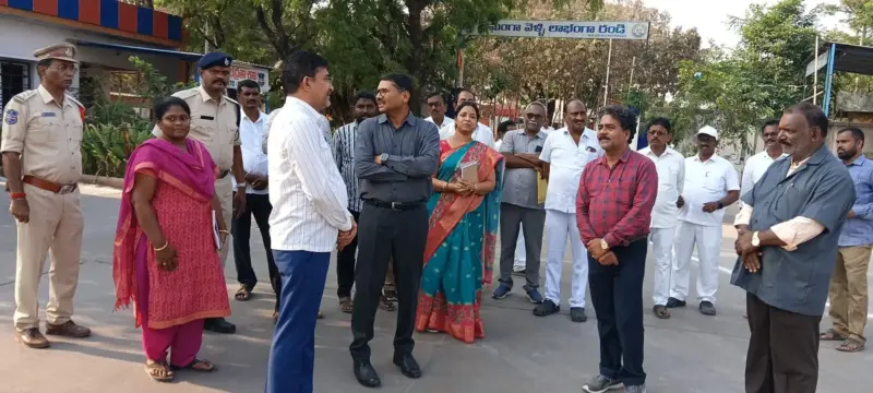 కోదాడ ఆర్టీసీ బస్టాండ్ ను ఆకస్మిక తనిఖీ చేసిన తెలంగాణ ఆర్టీసీ MD