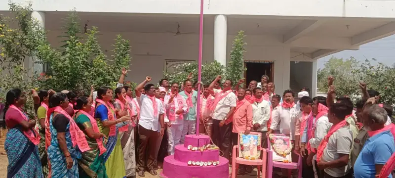 కేసీఆర్ స్థాపించిన టీఆర్ఎస్‌ తోనే తెలంగాణ సాధన