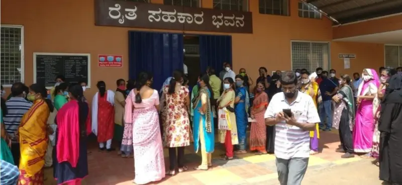 ಕುಶಾಲನಗರ: ಕೋವಿಡ್‌ ಲಸಿಕೆ ಪಡೆಯಲು ನೂಕುನುಗ್ಗಲು
