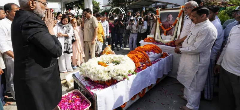 نائب صدر جمہوریہ سی پی رادھا کرشنن نے سابق وزیر اعلیٰ بی سی کھنڈوری کو خراج عقیدت پیش کیا۔