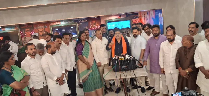 మీడియా సంస్థలపై దాడులు సరికాదు