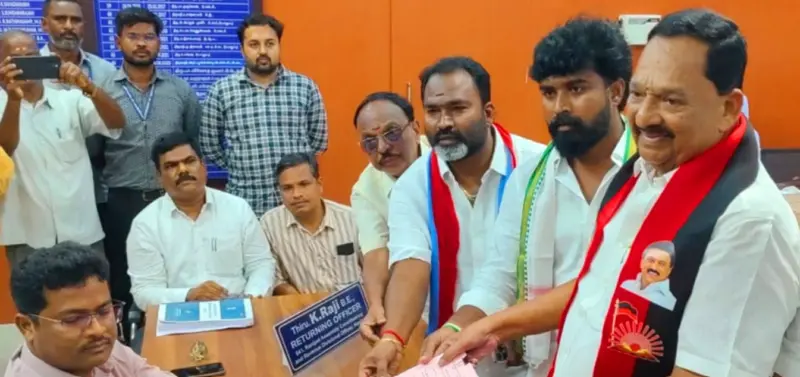 ராணிப்பேட்டை : அமைச்சர் காந்தி வேட்புமனு தாக்கல்!