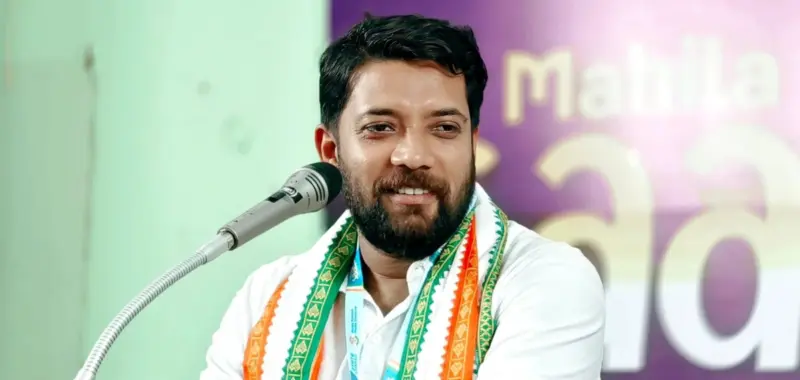ഷാഫിയുടെ റോഡ് ഷോയ്ക്കിടെ സിപിഐഎം കൊടിയുമായെത്തി പ്രതിഷേധം; ഇടപെട്ട് പൊലീസ്