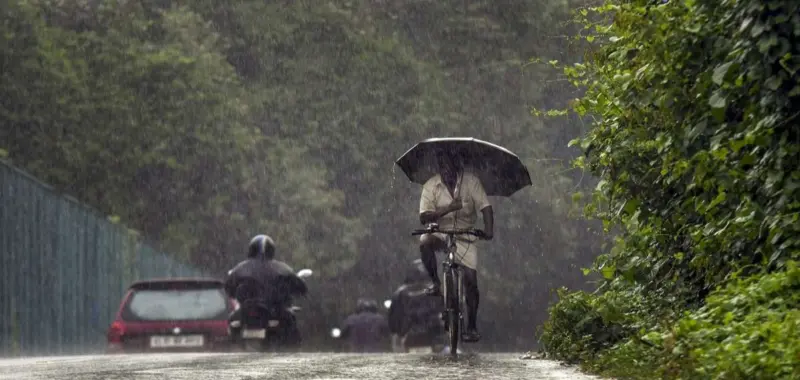ഈ മാസം സാധാരണയില്‍ കൂടുതല്‍ മഴ; കൊടുങ്കാറ്റുണ്ടാകുമെന്നും കാലാവസ്ഥാ വകുപ്പ്