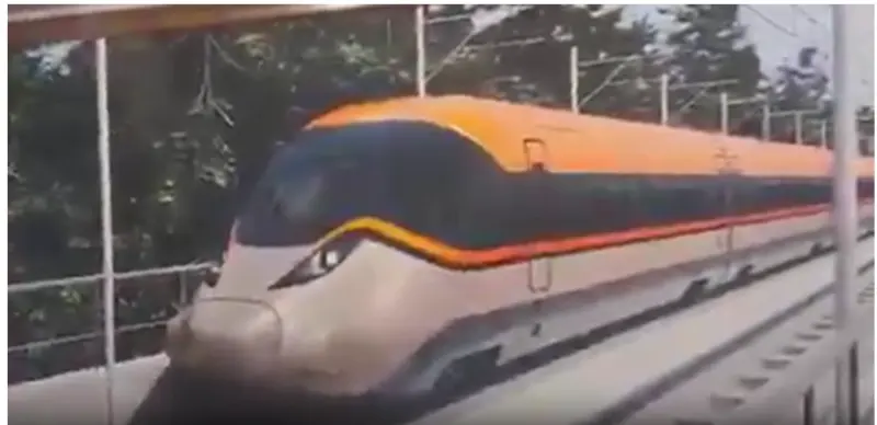 దిల్లీలో మెరిసిన భారత తొలి బుల్లెట్ ట్రైన్ లుక్!