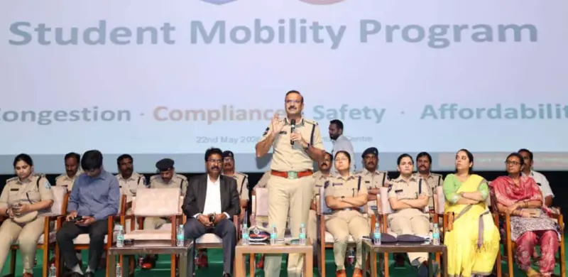 స్కూళ్ల వద్ద రద్దీ నివారణకు 'స్టూడెంట్ మొబిలిటీ ప్లాన్'