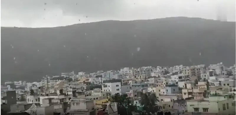 విశాఖ జిల్లాలో భారీ వర్షాలు!