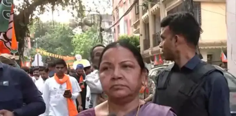 बंगाल चुनाव: सुवेंदु अधिकारी के कैंपेन में अर्चना मजूमदार ने लिया हिस्सा, बोलीं- लोग भाजपा को वोट देंगे