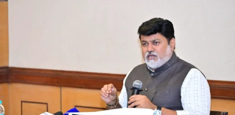 शासकीय कर्मचाऱ्यांसाठी हिंदी भाषा परीक्षा स्थगित - मराठी भाषा मंत्री डॉ. उदय सामंत