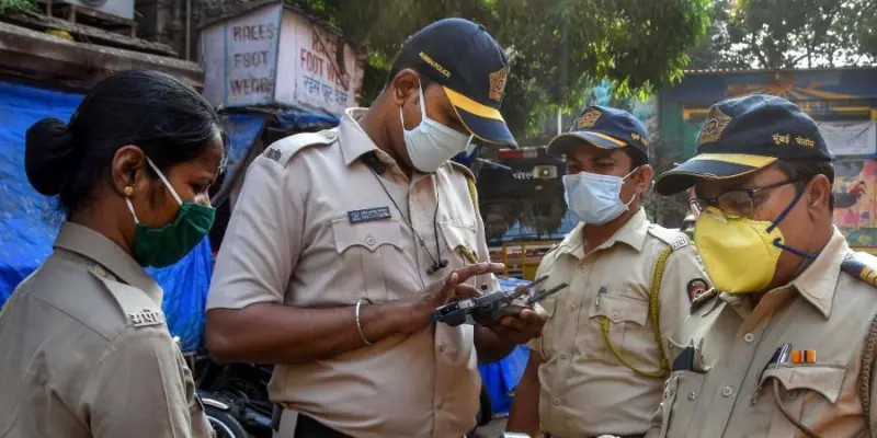 ಉಳಿತಾಯದ ಹಣವನ್ನು ಕೋವಿಡ್ ಕರ್ತವ್ಯದಲ್ಲಿರುವ ಪೊಲೀಸರಿಗೆ ದಾನ ನೀಡಿದ ಆರರ ಪೋರ