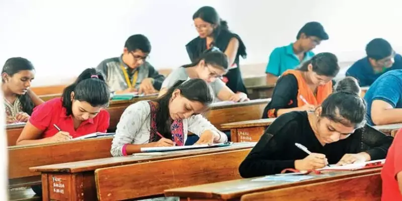 நாடு முழுவதும் இன்று நீட் தேர்வு: மாணவர்களுக்கு பல்வேறு கட்டுப்பாடுகள்!