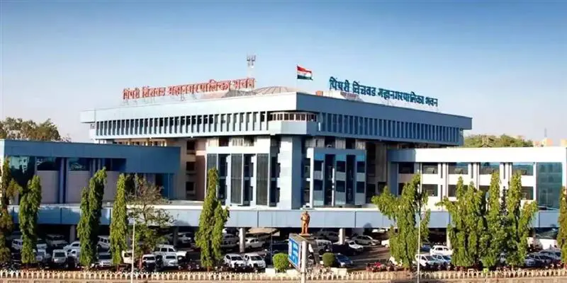 माझ्यावरच का? 'त्यांच्या'वरही कारवाई करा; मुख्य लेखा अधिकारी प्रवीण जैन यांचा लेटरबाँब.