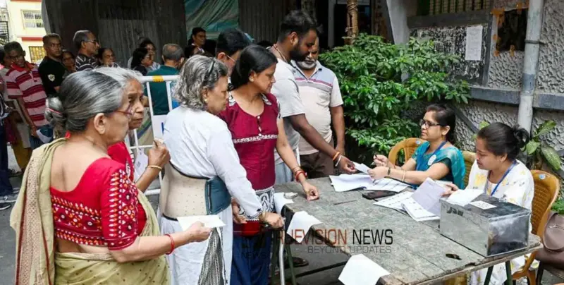 വ്യാപക ക്രമക്കേടെന്ന പരാതി; പശ്ചിമ ബംഗാളില്‍ രണ്ട് മണ്ഡലങ്ങളിലായി 15 ബൂത്തുകളില്‍ ഇന്ന് റീപോളിംഗ്