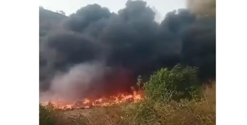 नियमांना हरताळ? दावडी निमगावात कंपनीचे काळे प्लास्टिक जाळल्याचा गंभीर प्रकार