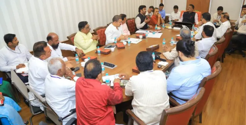 व्यावसायिक चालकांसाठी 'व्यवहारिक मराठी' अनिवार्य; न शिकणाऱ्यांवर कारवाईचा इशारा