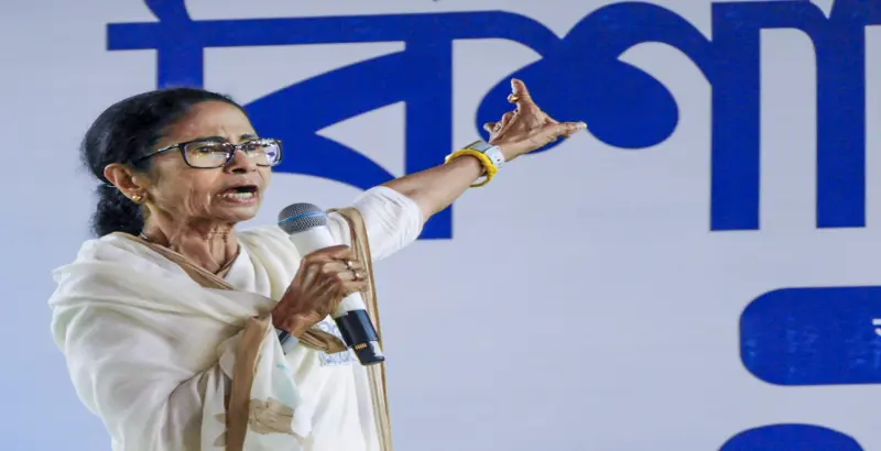 Lakshmir Bhandar: क्या बंद हो जाएगी लक्ष्मी भंडार योजना? चुनाव के बीच ममता सरकार के इस फैसले पर टिकी निगाहें