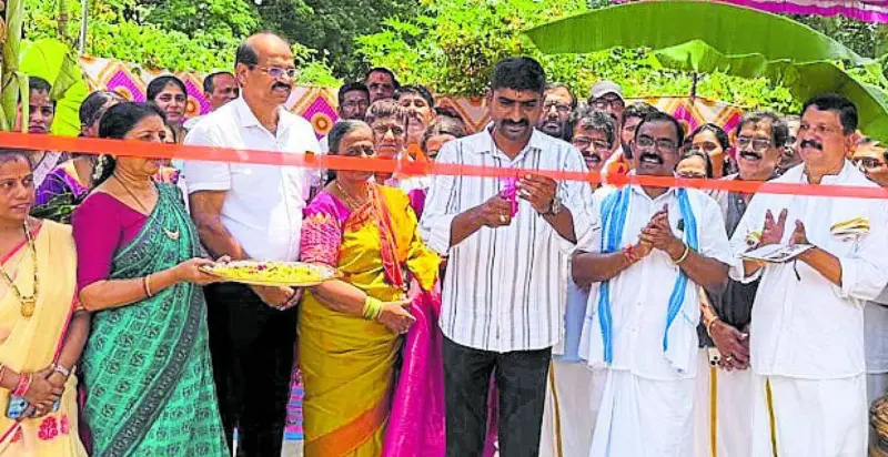 ದೇವರ ದ್ವಾರ ಬಾಗಿಲಿಗೆ ಹಿತ್ತಾಳೆ ಹೊದಿಕೆ