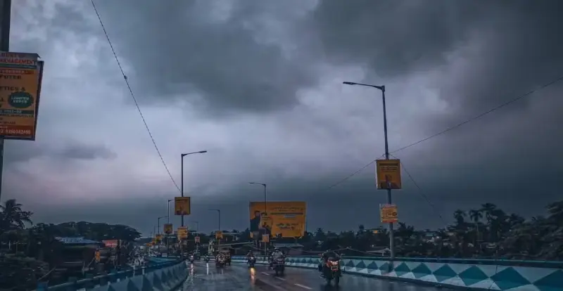 বসন্তেই কালবৈশাখীর তাণ্ডব! দক্ষিণবঙ্গে ধেয়ে আসছে ভারী বৃষ্টি ও ঝোড়ো  হাওয়া | Dailyhunt
