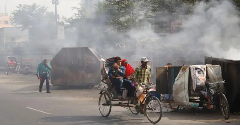 বৃষ্টিতেও কমছে না বিপদ! ঢাকাকে টেক্কা দিতে পারছে না জাকার্তাও, কেন বিশ্বের সবচেয়ে দূষিত শহর তিলোত্তমা?