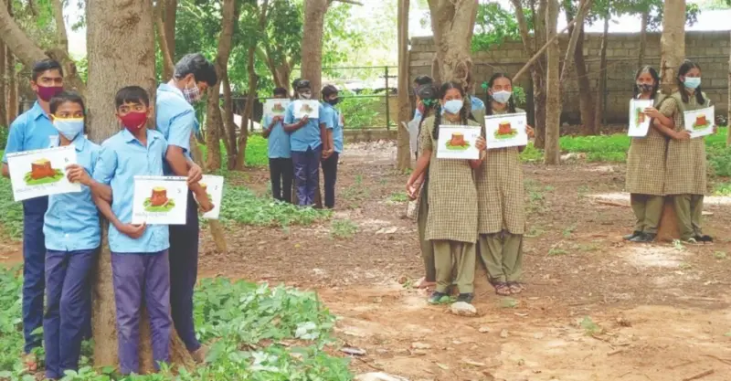 ದಾಸರಹಳ್ಳಿ: ಮರ ಕಡಿಯಬೇಡಿ, ವಿದ್ಯಾರ್ಥಿಗಳಿಂದ ಅಪ್ಪಿಕೊ ಚಳವಳಿ