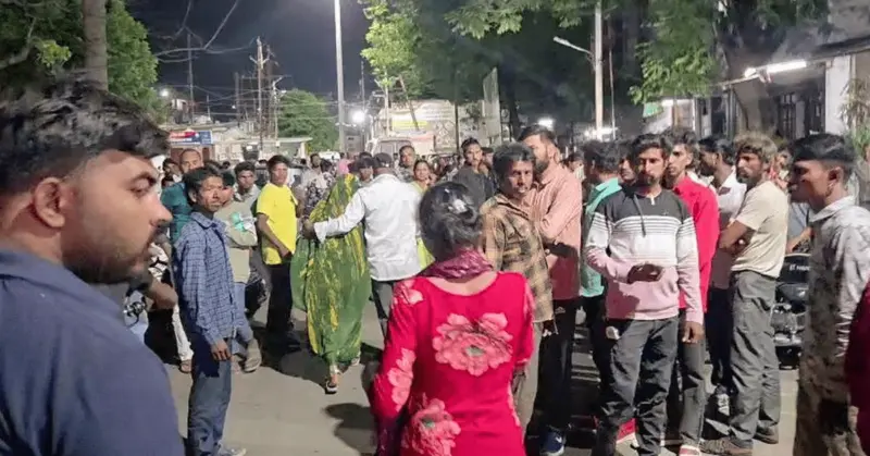 मध्य प्रदेश के धार में भीषण हादसा, पिकअप वैन पलटी, 12 मजदूरों की मौत, पीएम ने मुआवजे का ऐलान