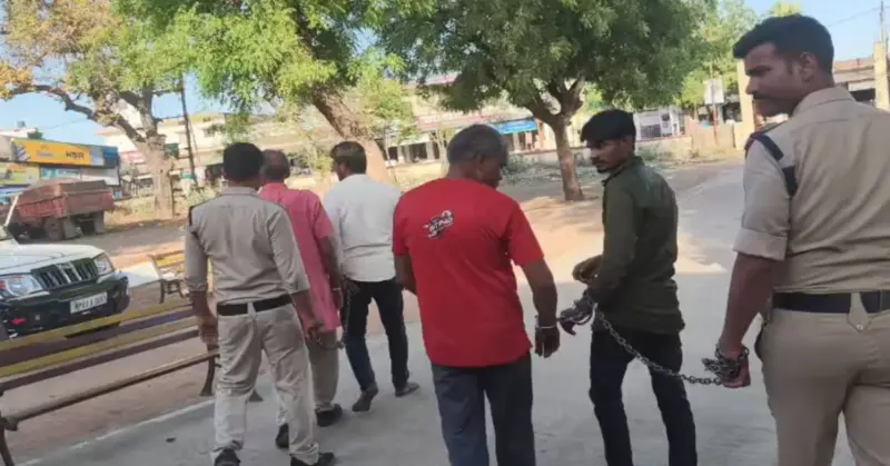 नकली निकला सोने का सिक्का: 66 Gold Coin देकर दुकानदार से लिए थे साढ़े 5 लाख रुपए, MP-UP से चार युवक गिरफ्तार