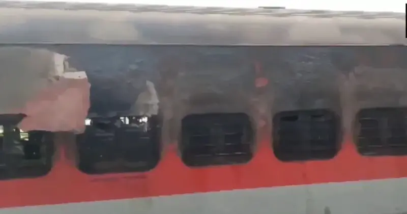बिहार के मधुबनी रेलवे स्टेशन पर जयनगर-उधना अंत्योदय एक्सप्रेस में भीषण आग, एक कोच जलकर खाक