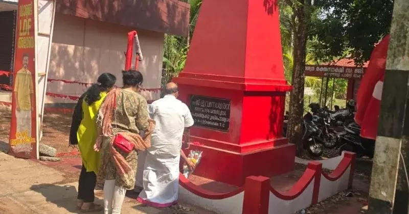 തിരഞ്ഞെടുപ്പ് വിജയത്തിന് പിന്നാലെ സഹോദരന്റെ രക്തസാക്ഷി മണ്ഡപത്തില് പുഷ്പാര്ച്ചന നടത്തി ജി സുധാകരന്