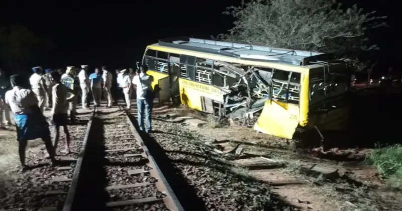 Karur: 24 Students Injured After Private Goods Train Hits College Bus Near Velliyanai