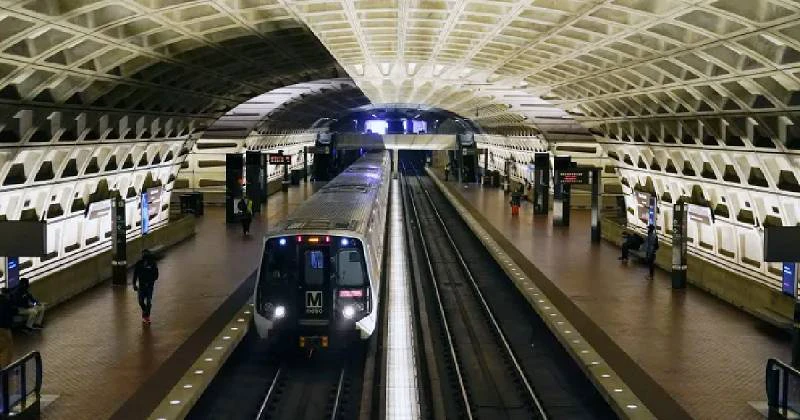Washington suspends metro system due to  safety issues.
