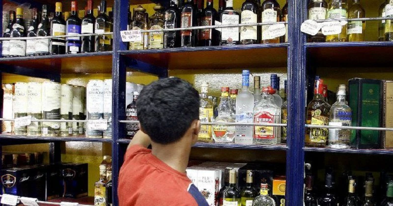 Coronavirus Lockdown : Govt lifts 'Corona Fee' , raises Value Added Tax on liquor