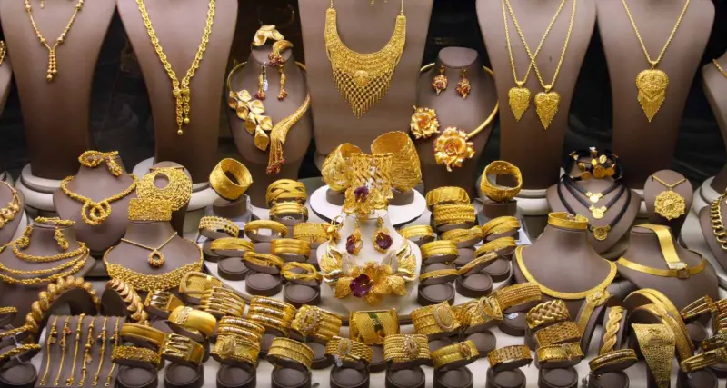 Gold, silver prices fluctuate