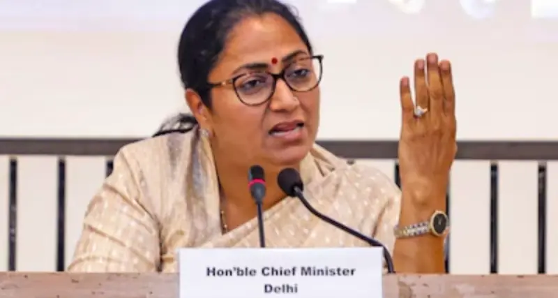 CM says no LPG shortage in Delhi, asks people not to panic