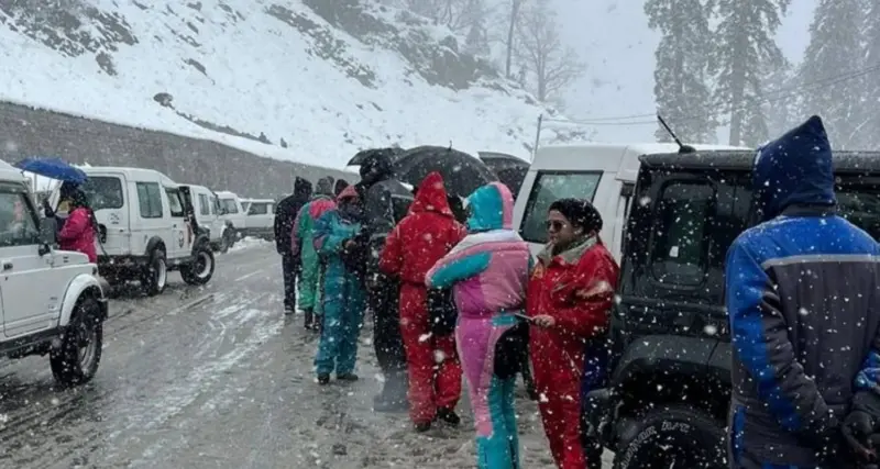 Cold wave tightens grip in Himachal