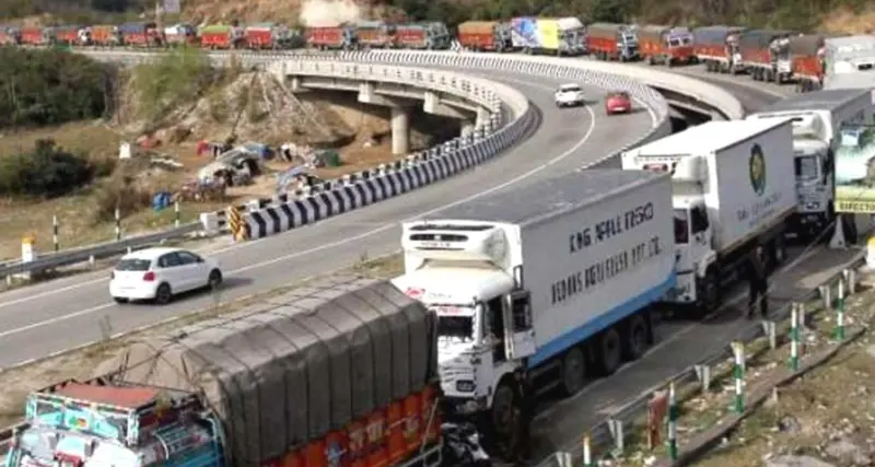 Traffic resumes on Jammu-Srinagar Highway after two days